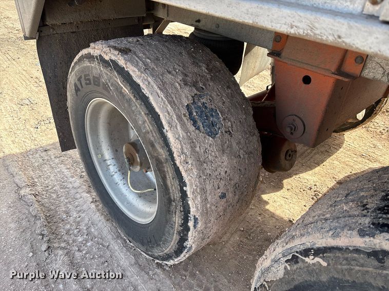 image for item EE0023 2019 Cornhusker 800 grain trailer