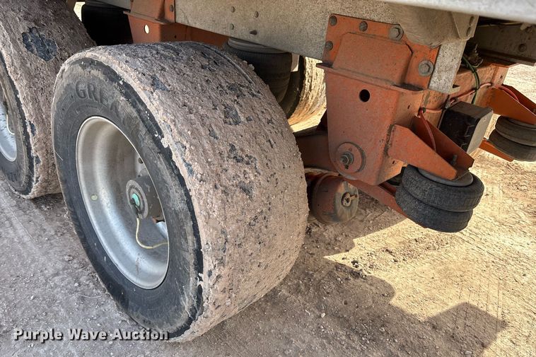 image for item EE0023 2019 Cornhusker 800 grain trailer