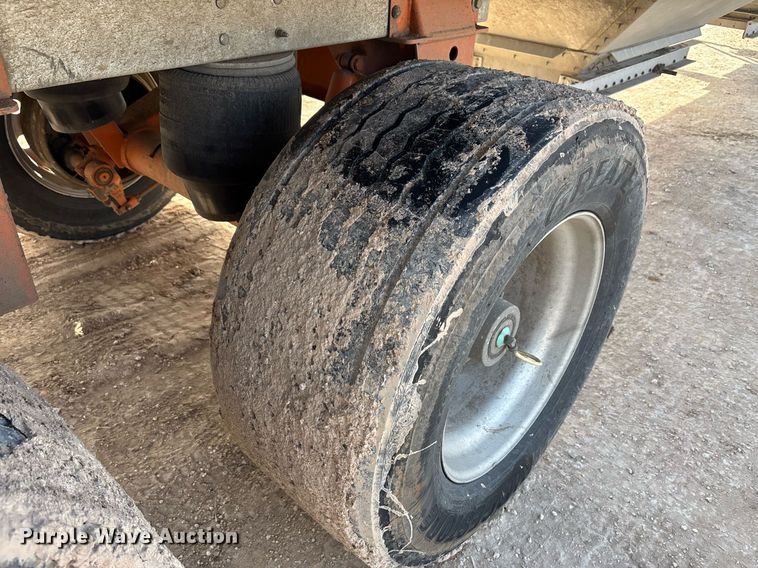 image for item EE0023 2019 Cornhusker 800 grain trailer