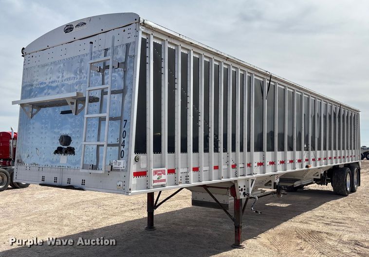 image for item EE0024 2013 Cornhusker 800 grain trailer