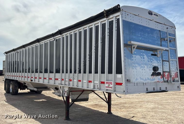 image for item EE0024 2013 Cornhusker 800 grain trailer