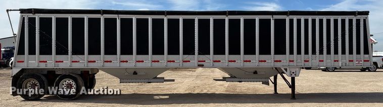 image for item EE0024 2013 Cornhusker 800 grain trailer