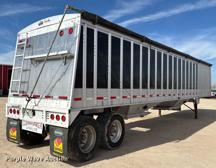 image for item EE0024 2013 Cornhusker 800 grain trailer