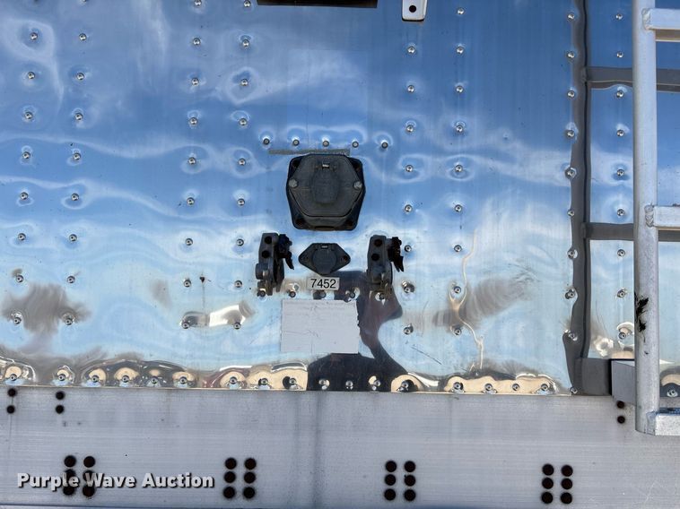 image for item EE0024 2013 Cornhusker 800 grain trailer