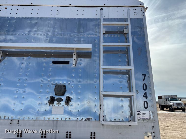 image for item EE0024 2013 Cornhusker 800 grain trailer