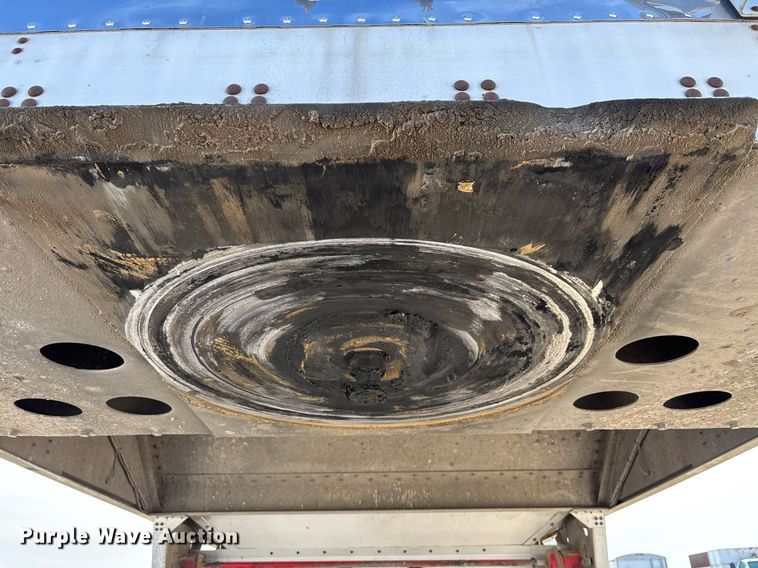 image for item EE0024 2013 Cornhusker 800 grain trailer