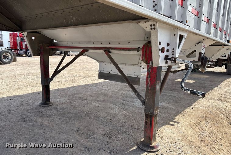 image for item EE0024 2013 Cornhusker 800 grain trailer