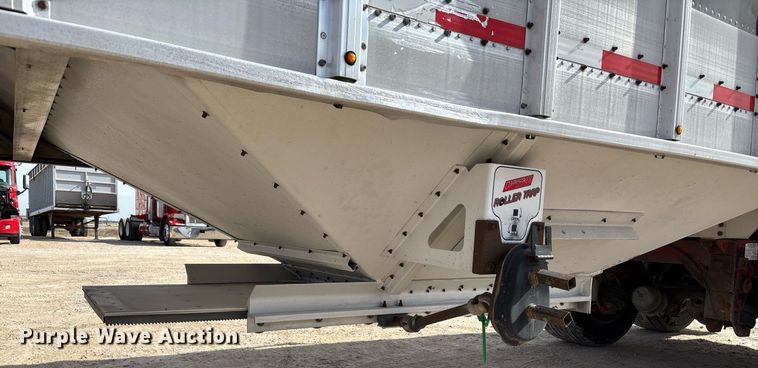 image for item EE0024 2013 Cornhusker 800 grain trailer