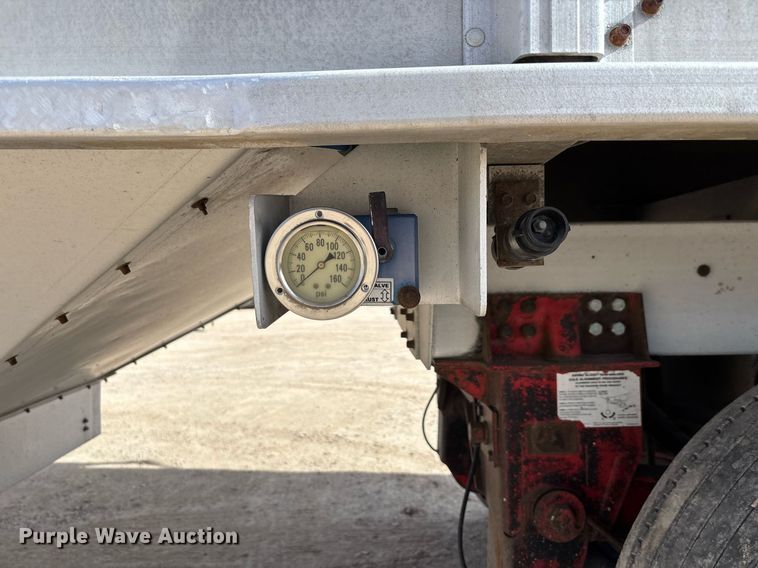 image for item EE0024 2013 Cornhusker 800 grain trailer