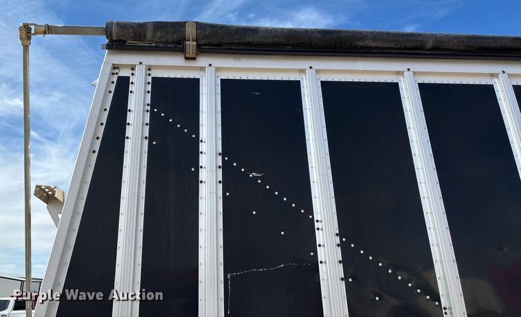 image for item EE0024 2013 Cornhusker 800 grain trailer