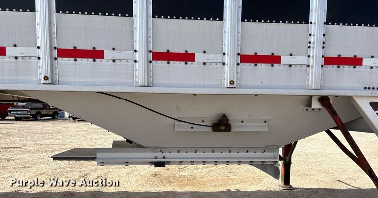 image for item EE0024 2013 Cornhusker 800 grain trailer