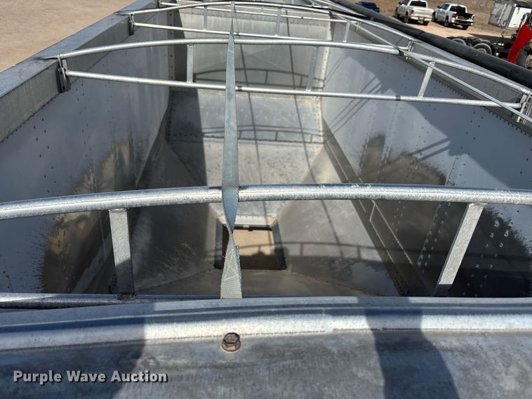 image for item EE0024 2013 Cornhusker 800 grain trailer