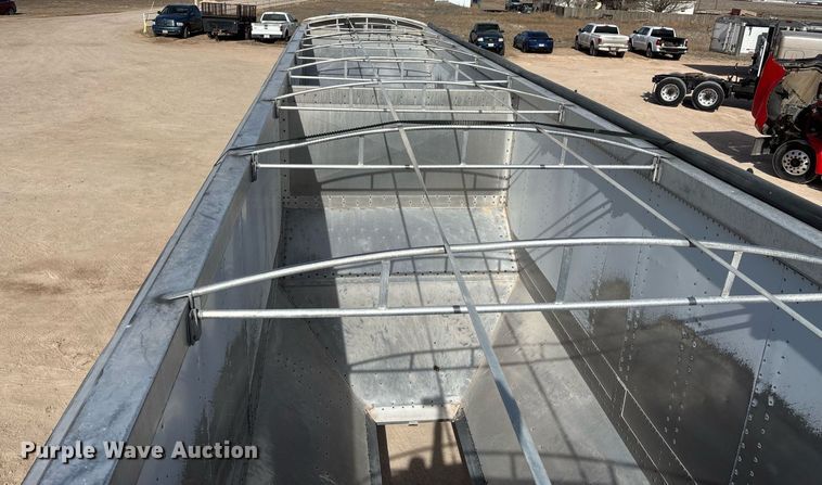 image for item EE0024 2013 Cornhusker 800 grain trailer