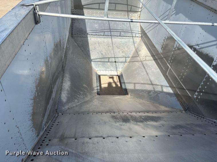 image for item EE0024 2013 Cornhusker 800 grain trailer