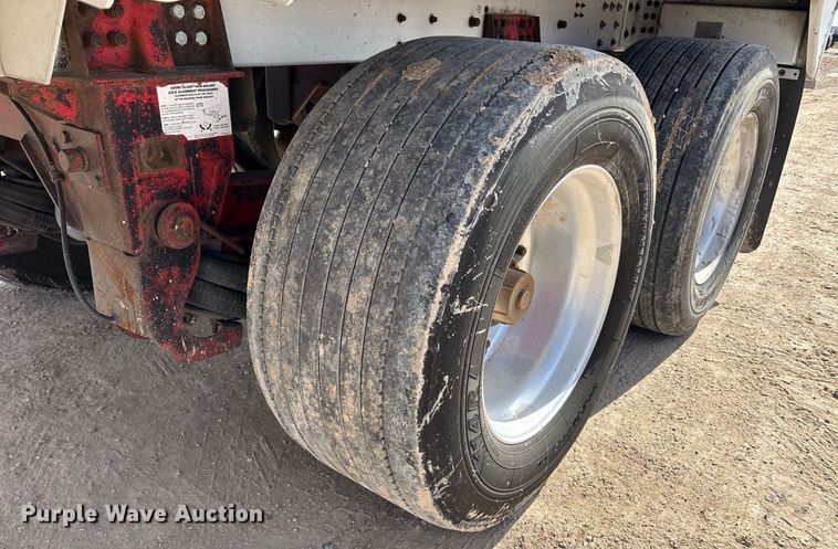 image for item EE0024 2013 Cornhusker 800 grain trailer