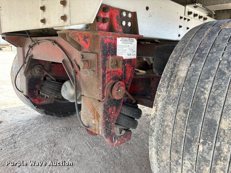 image for item EE0024 2013 Cornhusker 800 grain trailer