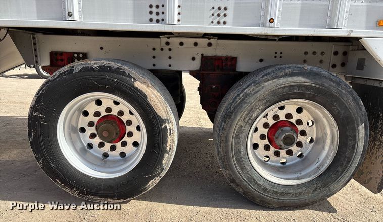 image for item EE0024 2013 Cornhusker 800 grain trailer