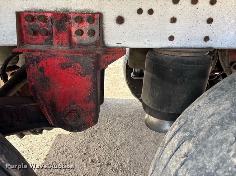 image for item EE0024 2013 Cornhusker 800 grain trailer