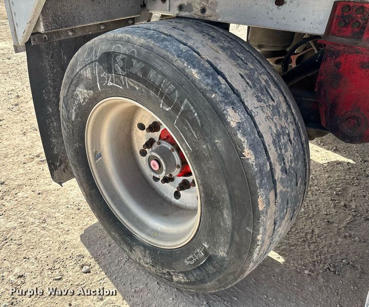 image for item EE0024 2013 Cornhusker 800 grain trailer