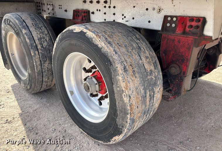 image for item EE0024 2013 Cornhusker 800 grain trailer