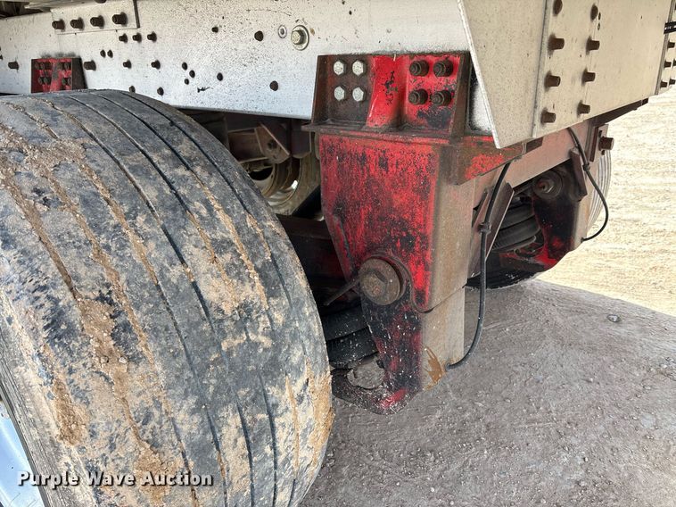 image for item EE0024 2013 Cornhusker 800 grain trailer