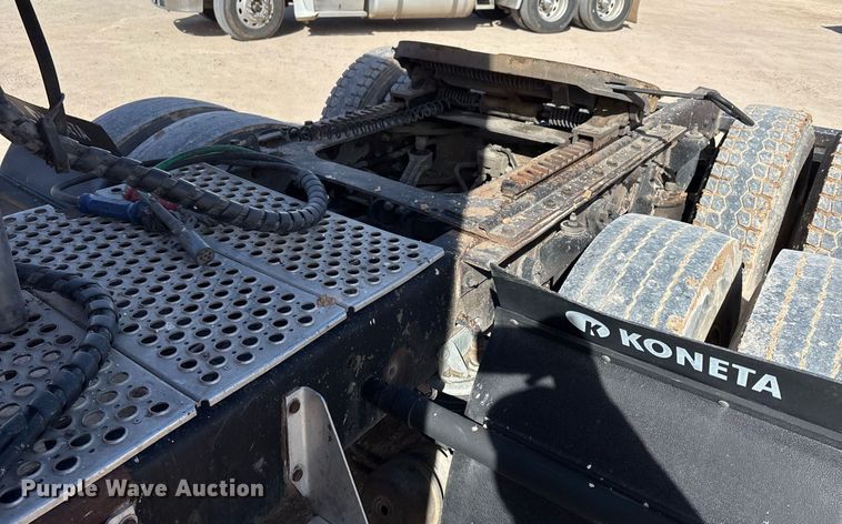 image for item EE0025 2003 Kenworth W900L semi truck