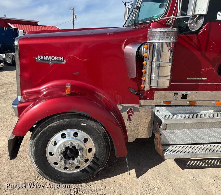 image for item EE0025 2003 Kenworth W900L semi truck