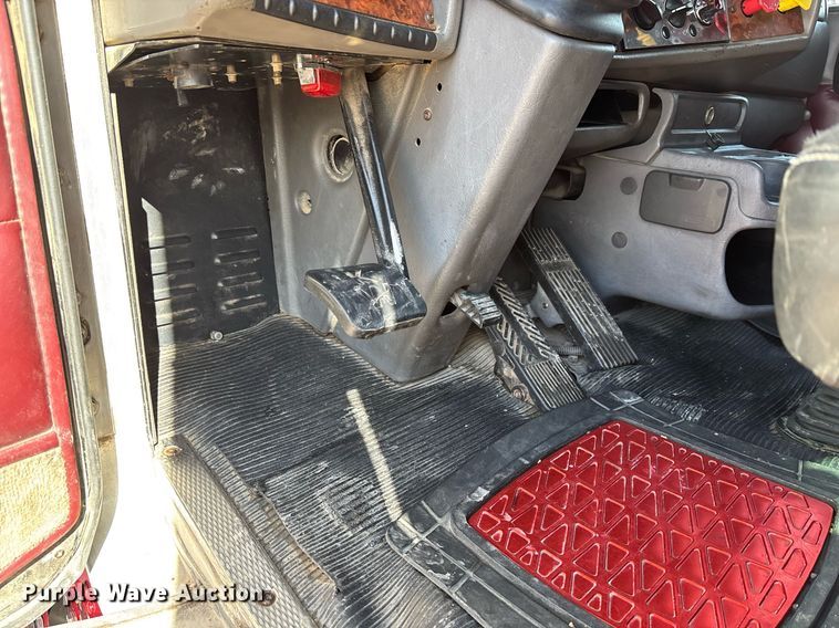 image for item EE0025 2003 Kenworth W900L semi truck