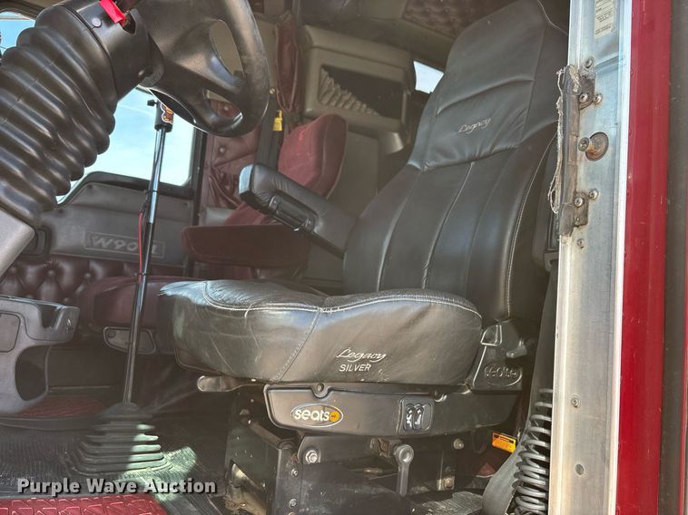 image for item EE0025 2003 Kenworth W900L semi truck