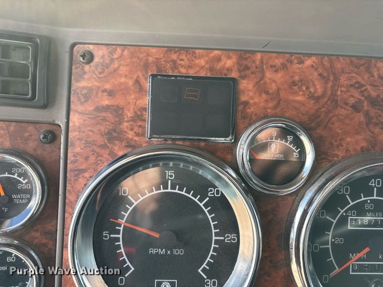 image for item EE0025 2003 Kenworth W900L semi truck