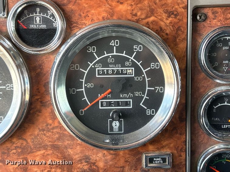 image for item EE0025 2003 Kenworth W900L semi truck