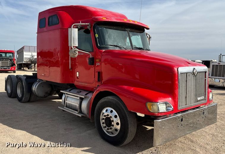 image for item EE0026 2005 International 9400i semi truck