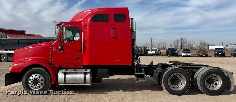 image for item EE0026 2005 International 9400i semi truck