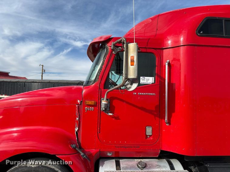 image for item EE0026 2005 International 9400i semi truck