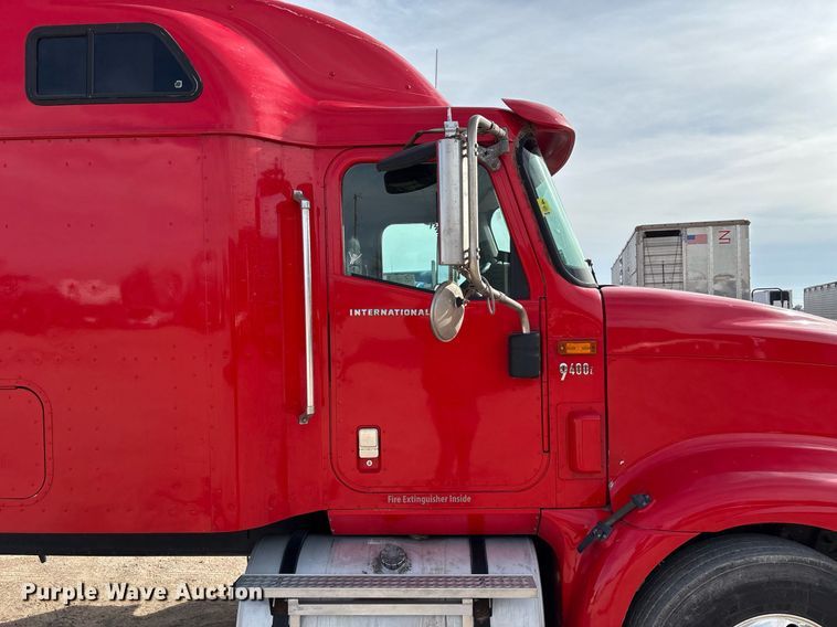 image for item EE0026 2005 International 9400i semi truck