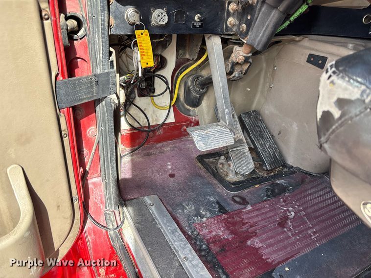 image for item EE0026 2005 International 9400i semi truck