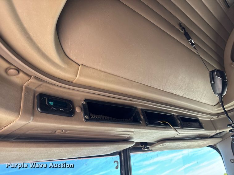 image for item EE0026 2005 International 9400i semi truck