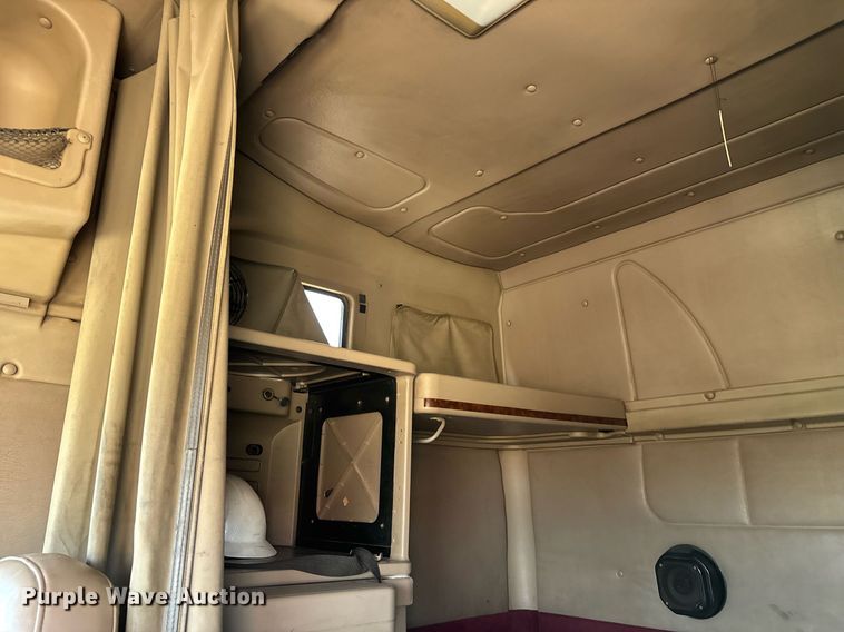 image for item EE0026 2005 International 9400i semi truck