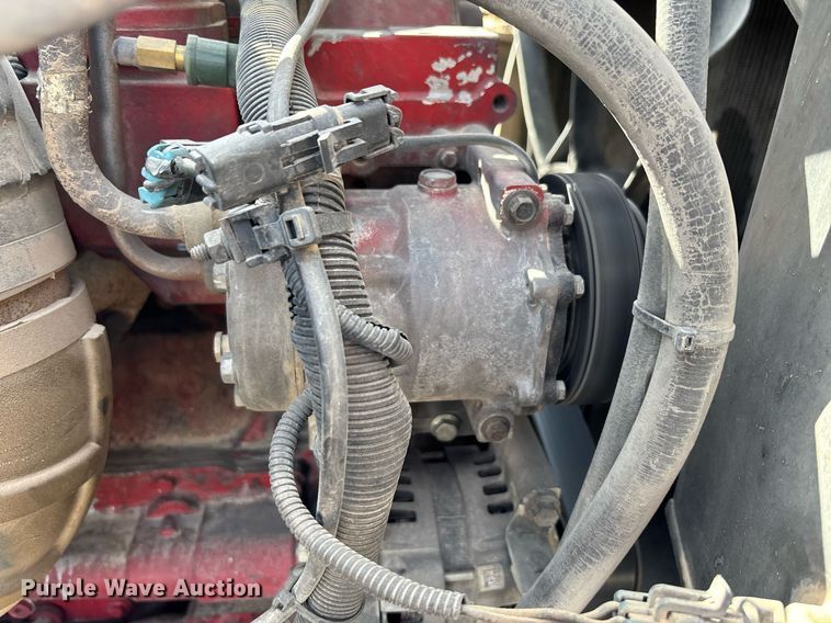 image for item EE0026 2005 International 9400i semi truck