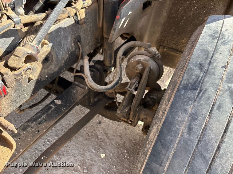 image for item EE0026 2005 International 9400i semi truck