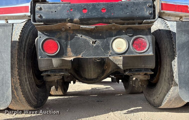 image for item EE0026 2005 International 9400i semi truck