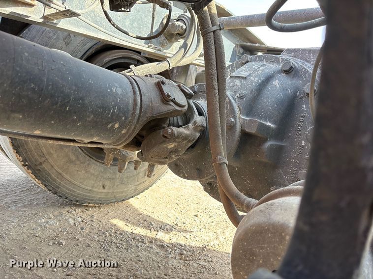 image for item EE0026 2005 International 9400i semi truck