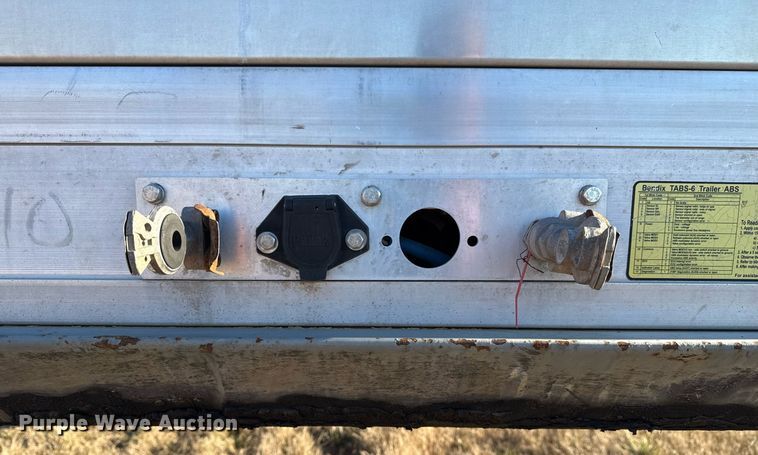 image for item EG2471 2016 Reitnouer Max Miser flatbed trailer