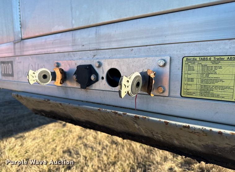 image for item EG2471 2016 Reitnouer Max Miser flatbed trailer