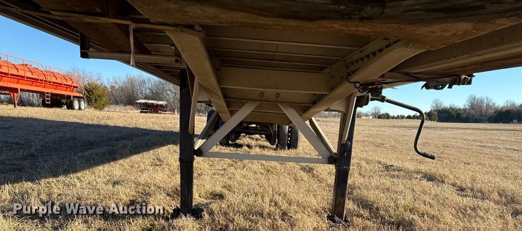 image for item EG2471 2016 Reitnouer Max Miser flatbed trailer