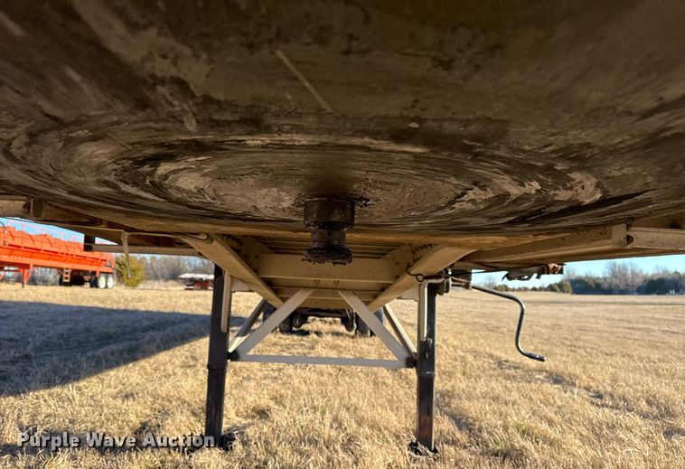 image for item EG2471 2016 Reitnouer Max Miser flatbed trailer