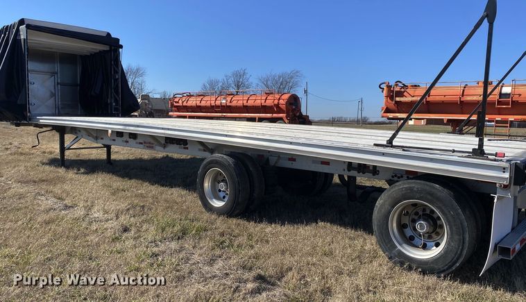 image for item EG2471 2016 Reitnouer Max Miser flatbed trailer