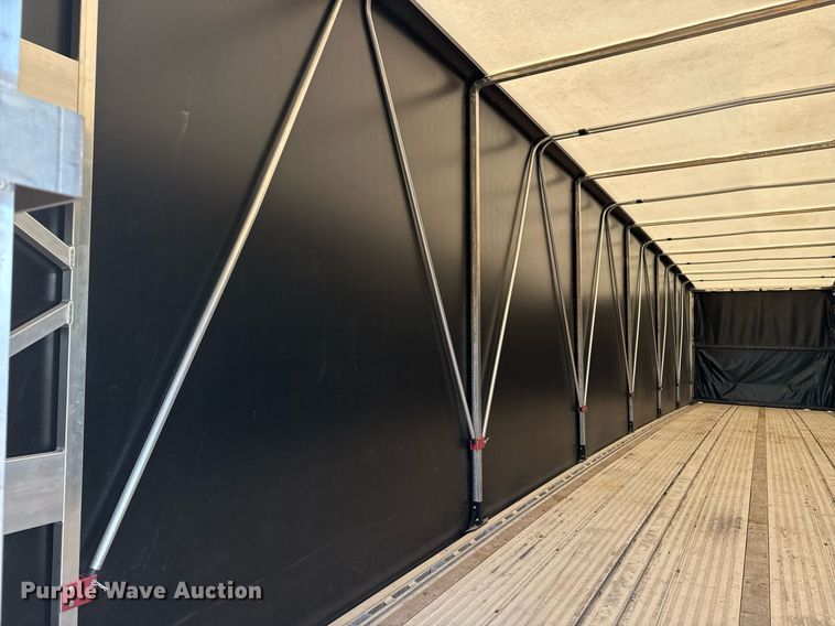 image for item EG2471 2016 Reitnouer Max Miser flatbed trailer