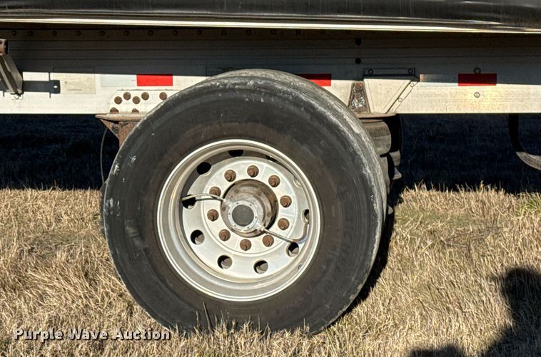 image for item EG2471 2016 Reitnouer Max Miser flatbed trailer