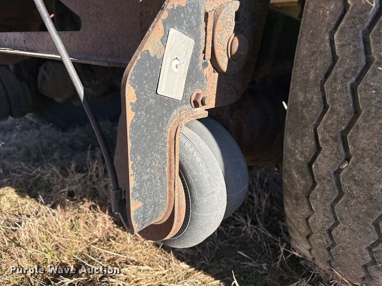 image for item EG2471 2016 Reitnouer Max Miser flatbed trailer